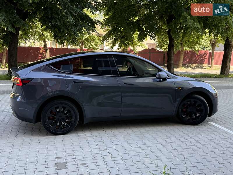 Позашляховик / Кросовер Tesla Model Y 2023 в Чернівцях