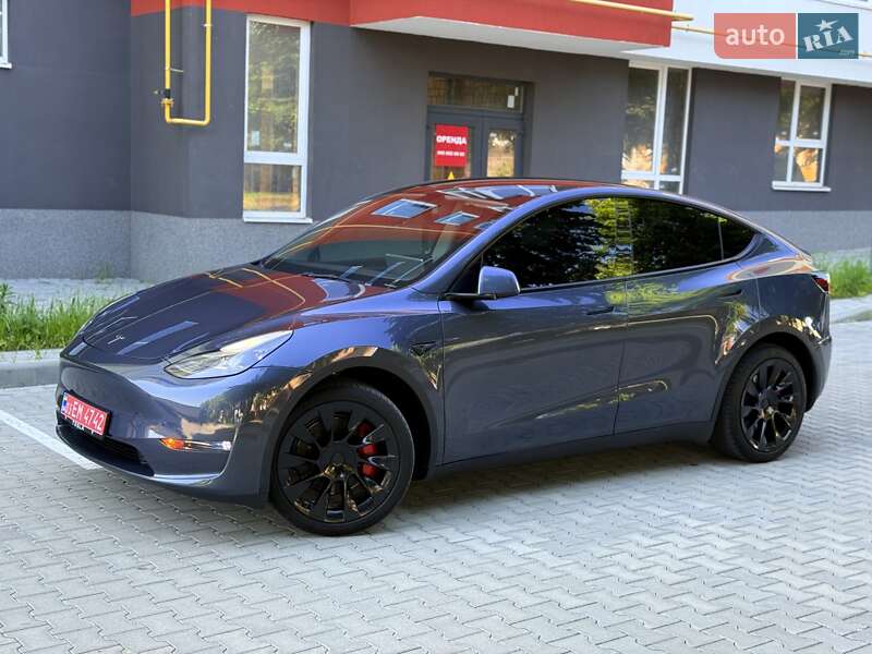 Позашляховик / Кросовер Tesla Model Y 2023 в Чернівцях