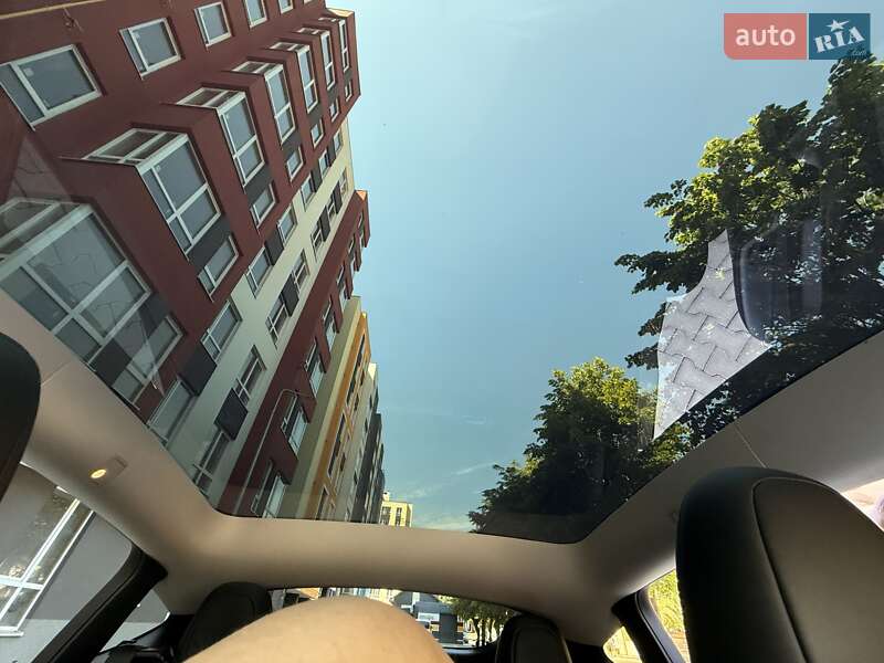Позашляховик / Кросовер Tesla Model Y 2023 в Чернівцях