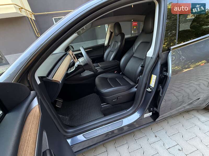Позашляховик / Кросовер Tesla Model Y 2023 в Чернівцях