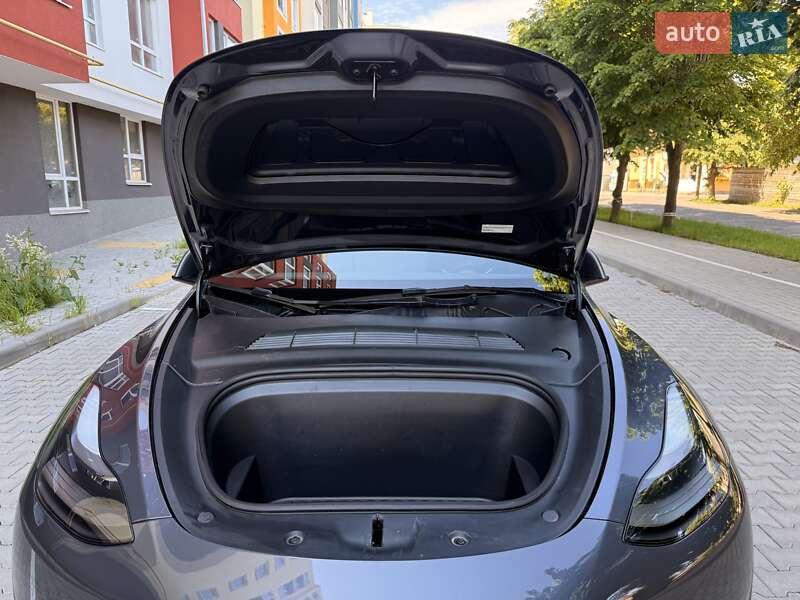 Позашляховик / Кросовер Tesla Model Y 2023 в Чернівцях