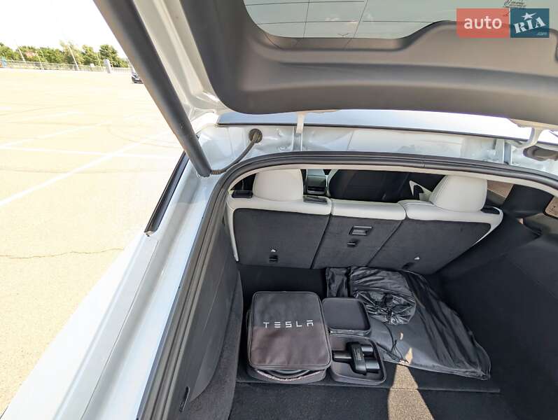 Позашляховик / Кросовер Tesla Model Y 2022 в Києві