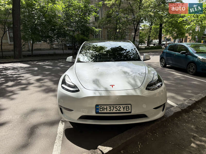 Tesla Model Y 2020