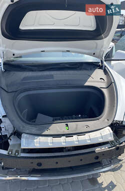 Внедорожник / Кроссовер Tesla Model Y 2021 в 