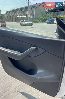 Внедорожник / Кроссовер Tesla Model Y 2021 в 