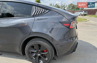Позашляховик / Кросовер Tesla Model Y 2024 в 