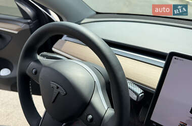 Позашляховик / Кросовер Tesla Model Y 2024 в 