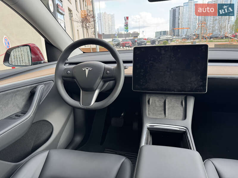 Внедорожник / Кроссовер Tesla Model Y 2024 в Киеве