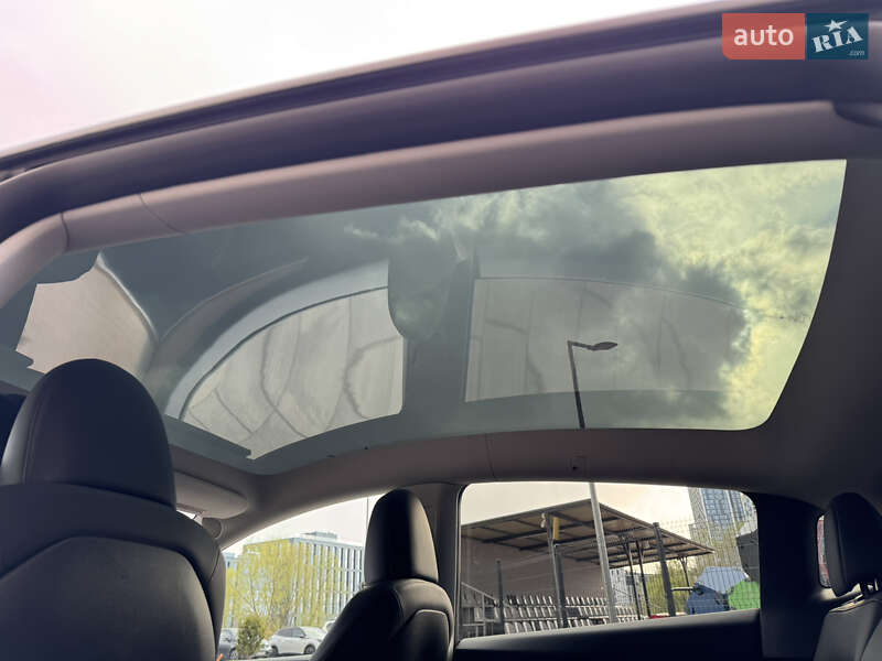 Внедорожник / Кроссовер Tesla Model Y 2024 в Киеве