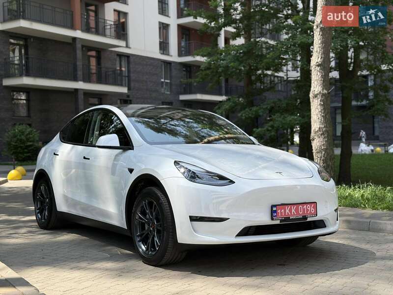 Внедорожник / Кроссовер Tesla Model Y 2024 в 