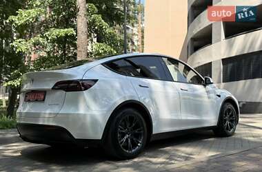 Внедорожник / Кроссовер Tesla Model Y 2024 в 