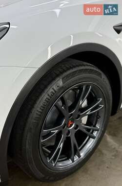 Внедорожник / Кроссовер Tesla Model Y 2024 в 