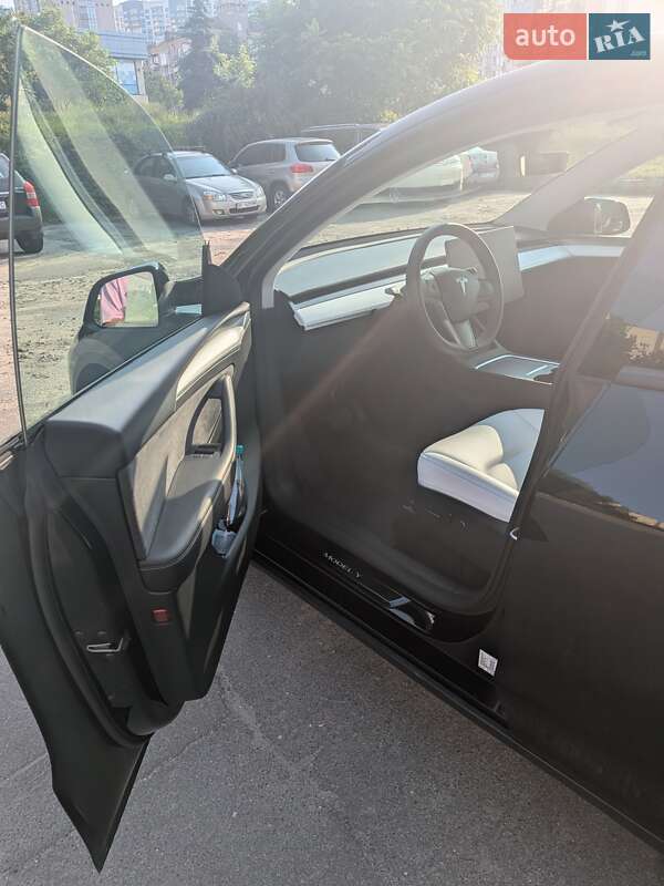 Внедорожник / Кроссовер Tesla Model Y 2023 в Киеве