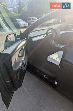 Внедорожник / Кроссовер Tesla Model Y 2023 в 