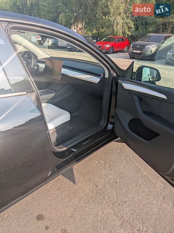 Внедорожник / Кроссовер Tesla Model Y 2023 в Киеве