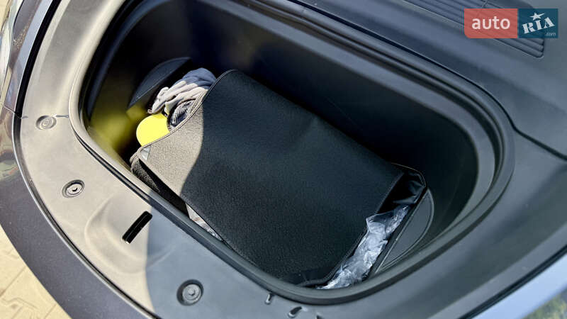 Внедорожник / Кроссовер Tesla Model Y 2023 в Львове