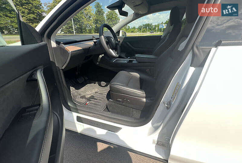 Внедорожник / Кроссовер Tesla Model Y 2022 в Киеве