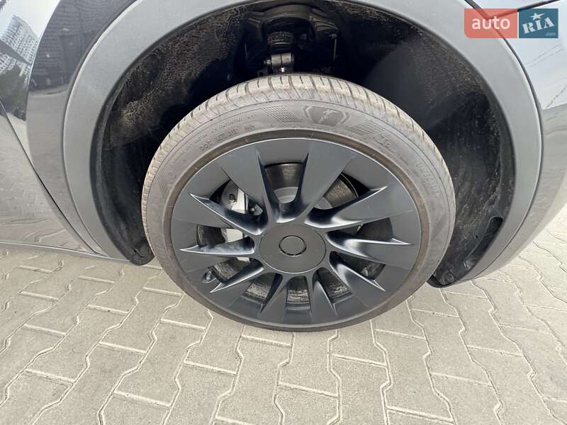 Внедорожник / Кроссовер Tesla Model Y 2024 в Киеве