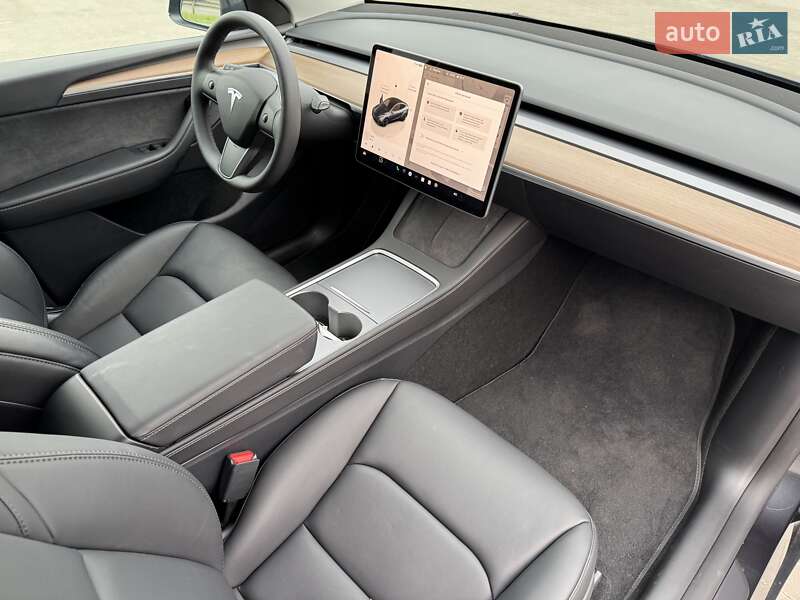 Внедорожник / Кроссовер Tesla Model Y 2024 в Киеве