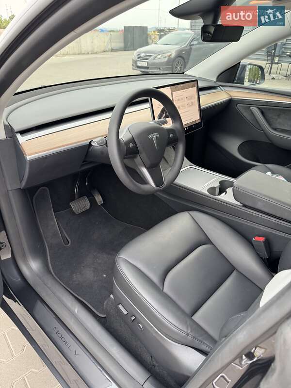 Внедорожник / Кроссовер Tesla Model Y 2024 в Киеве