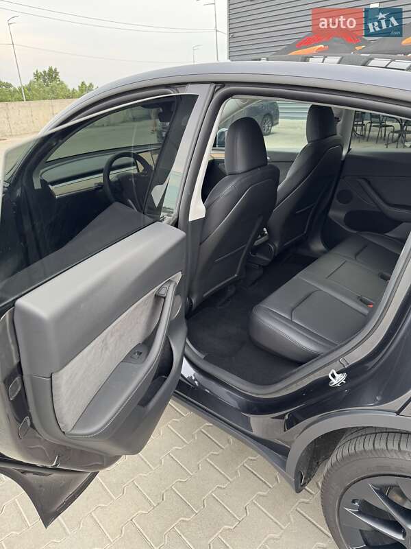 Внедорожник / Кроссовер Tesla Model Y 2024 в Киеве