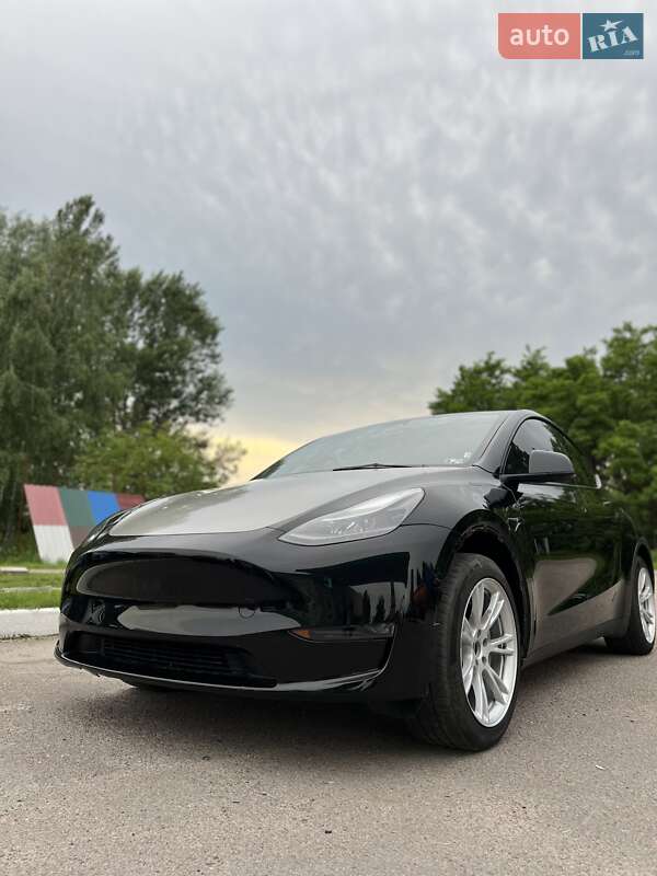 Внедорожник / Кроссовер Tesla Model Y 2023 в Киеве
