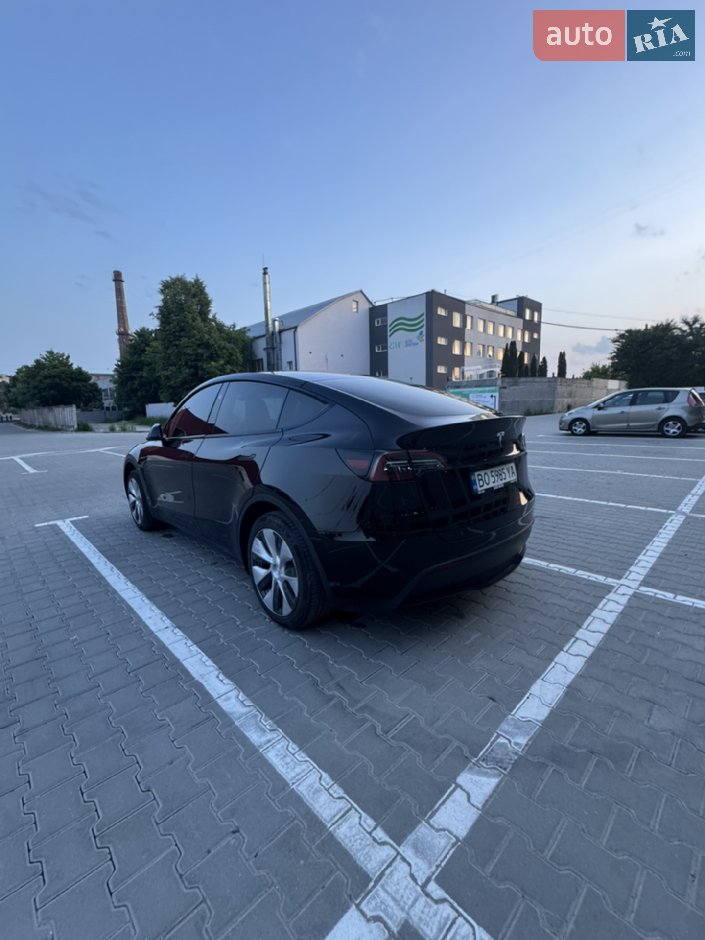 2023 Tesla Model Y - мініатюра 3
