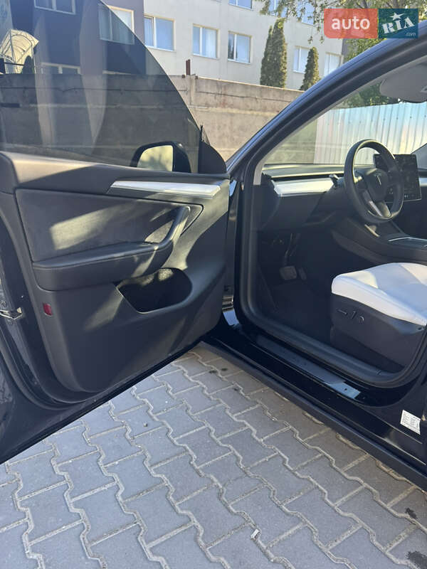 Внедорожник / Кроссовер Tesla Model Y 2023 в Тернополе