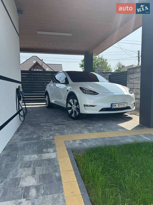 Внедорожник / Кроссовер Tesla Model Y 2022 в Луцке
