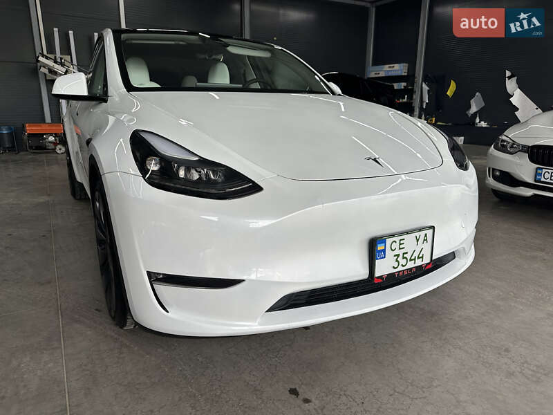 Tesla Model Y 2024