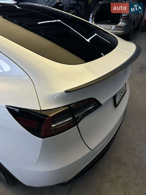 Внедорожник / Кроссовер Tesla Model Y 2024 в Киеве