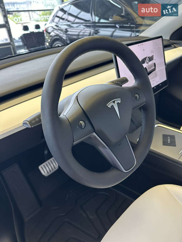 Внедорожник / Кроссовер Tesla Model Y 2024 в Киеве