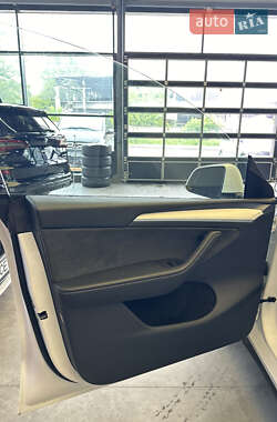 Внедорожник / Кроссовер Tesla Model Y 2024 в 