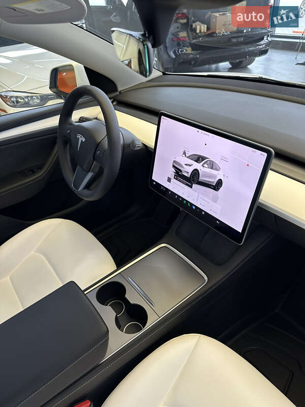 Внедорожник / Кроссовер Tesla Model Y 2024 в Киеве