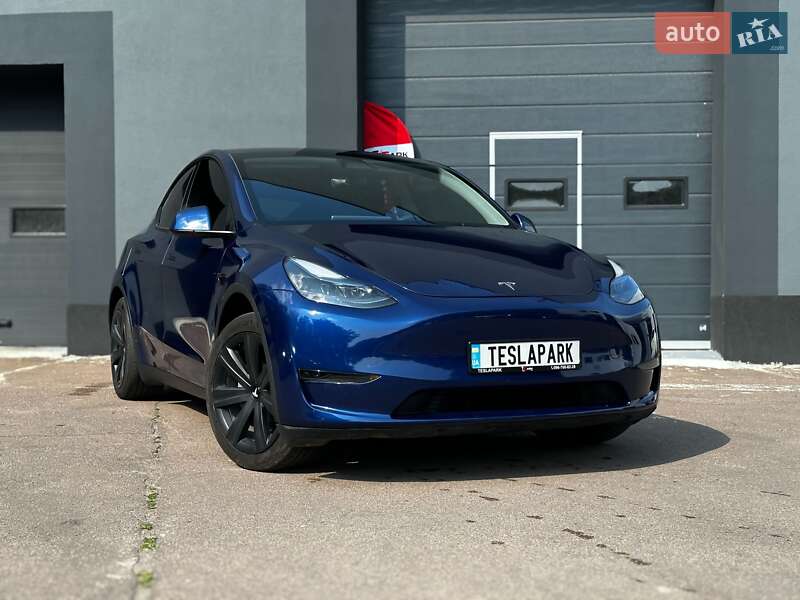 Tesla Model Y 2024