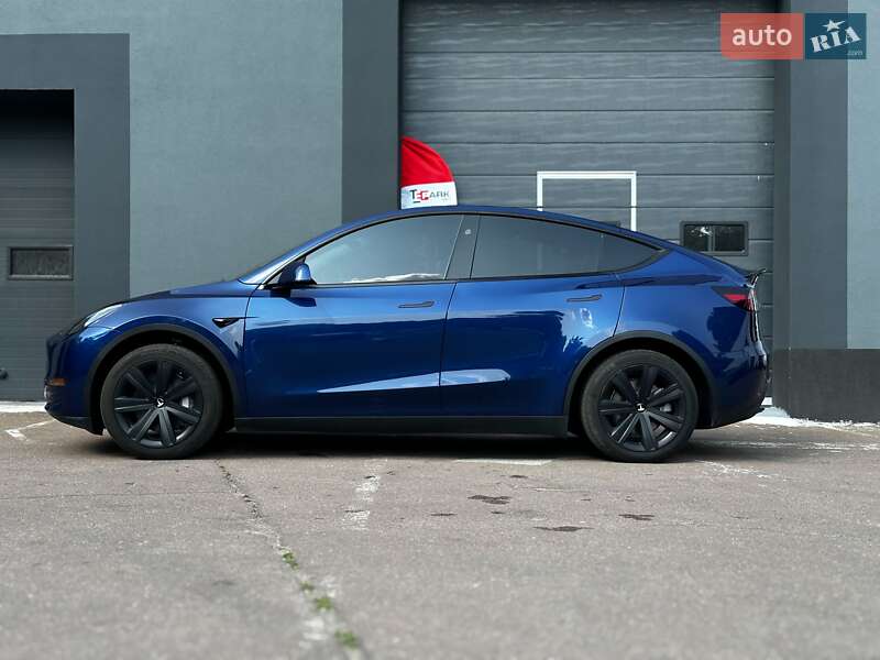 Внедорожник / Кроссовер Tesla Model Y 2024 в Киеве