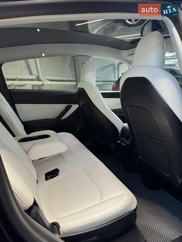 Внедорожник / Кроссовер Tesla Model Y 2021 в Днепре