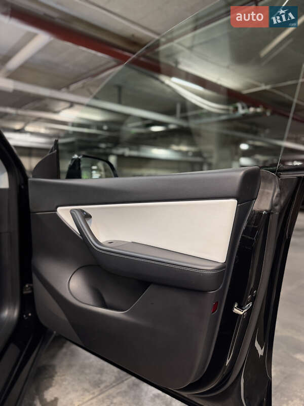 Внедорожник / Кроссовер Tesla Model Y 2021 в Днепре