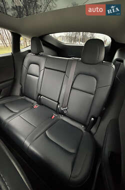 Внедорожник / Кроссовер Tesla Model Y 2020 в Киеве