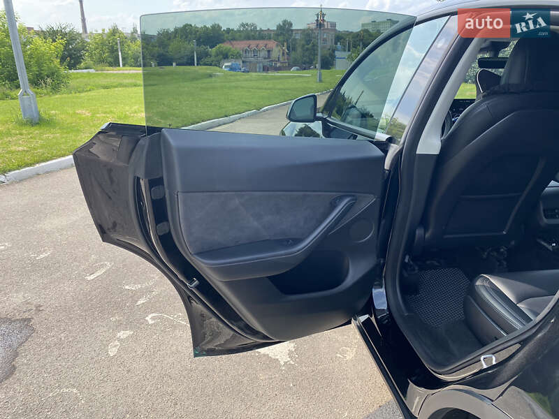 Внедорожник / Кроссовер Tesla Model Y 2022 в Ровно