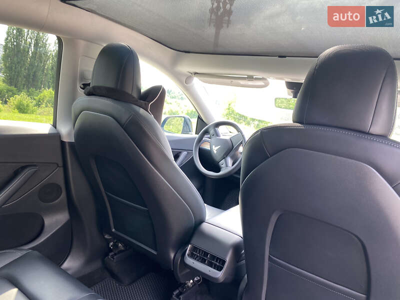 Внедорожник / Кроссовер Tesla Model Y 2022 в Ровно