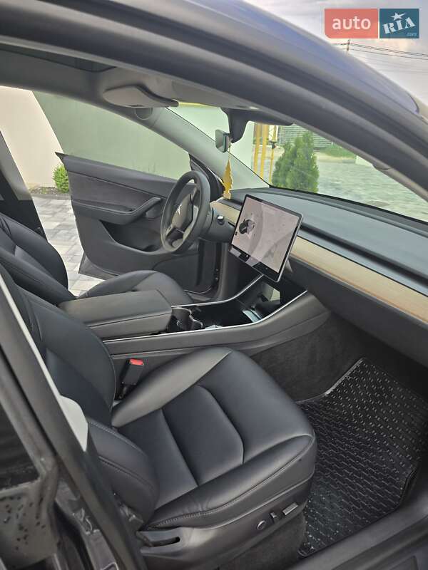 Внедорожник / Кроссовер Tesla Model Y 2021 в Ровно