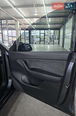 Внедорожник / Кроссовер Tesla Model Y 2021 в 