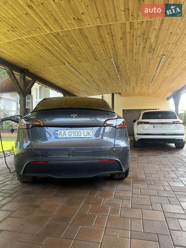 Внедорожник / Кроссовер Tesla Model Y 2023 в Киеве
