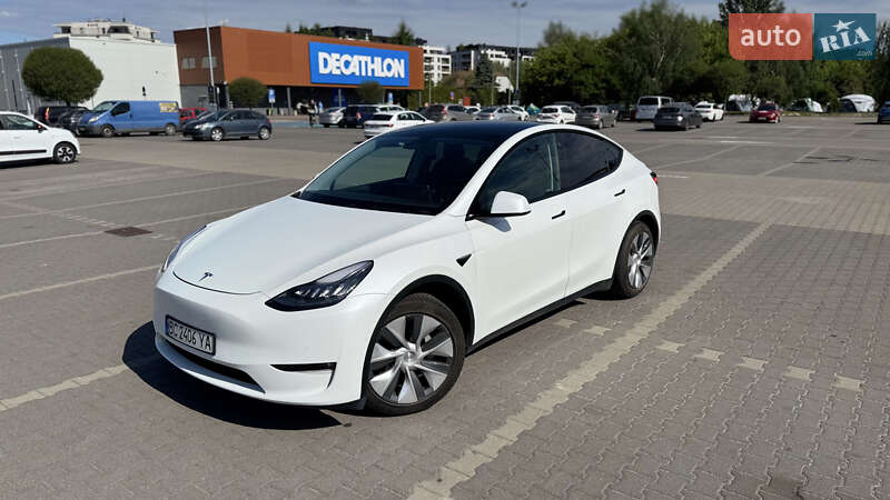 Tesla Model Y 2021