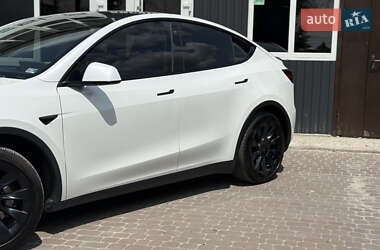 Внедорожник / Кроссовер Tesla Model Y 2021 в 
