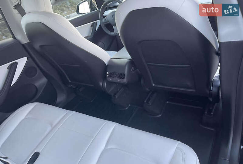 Позашляховик / Кросовер Tesla Model Y 2021 в Львові