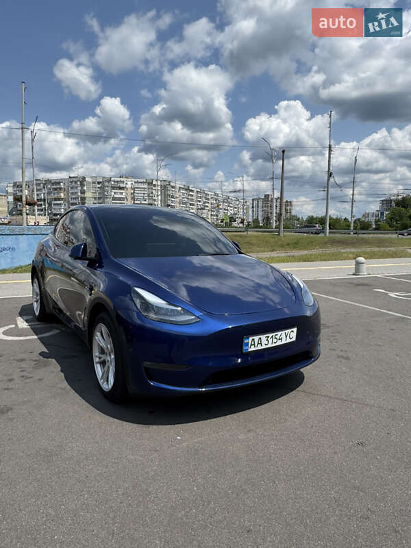 Позашляховик / Кросовер Tesla Model Y 2023 в 
