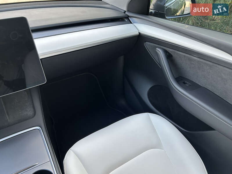 Внедорожник / Кроссовер Tesla Model Y 2023 в Киеве