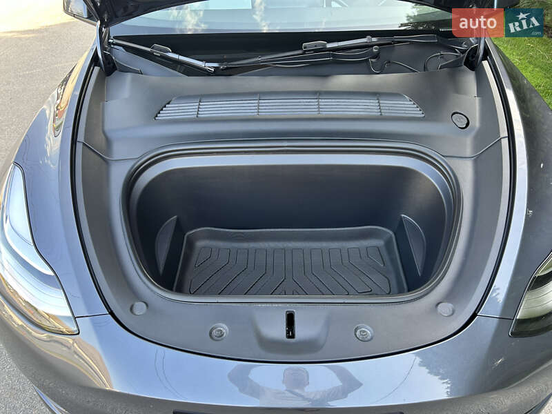 Внедорожник / Кроссовер Tesla Model Y 2023 в Киеве